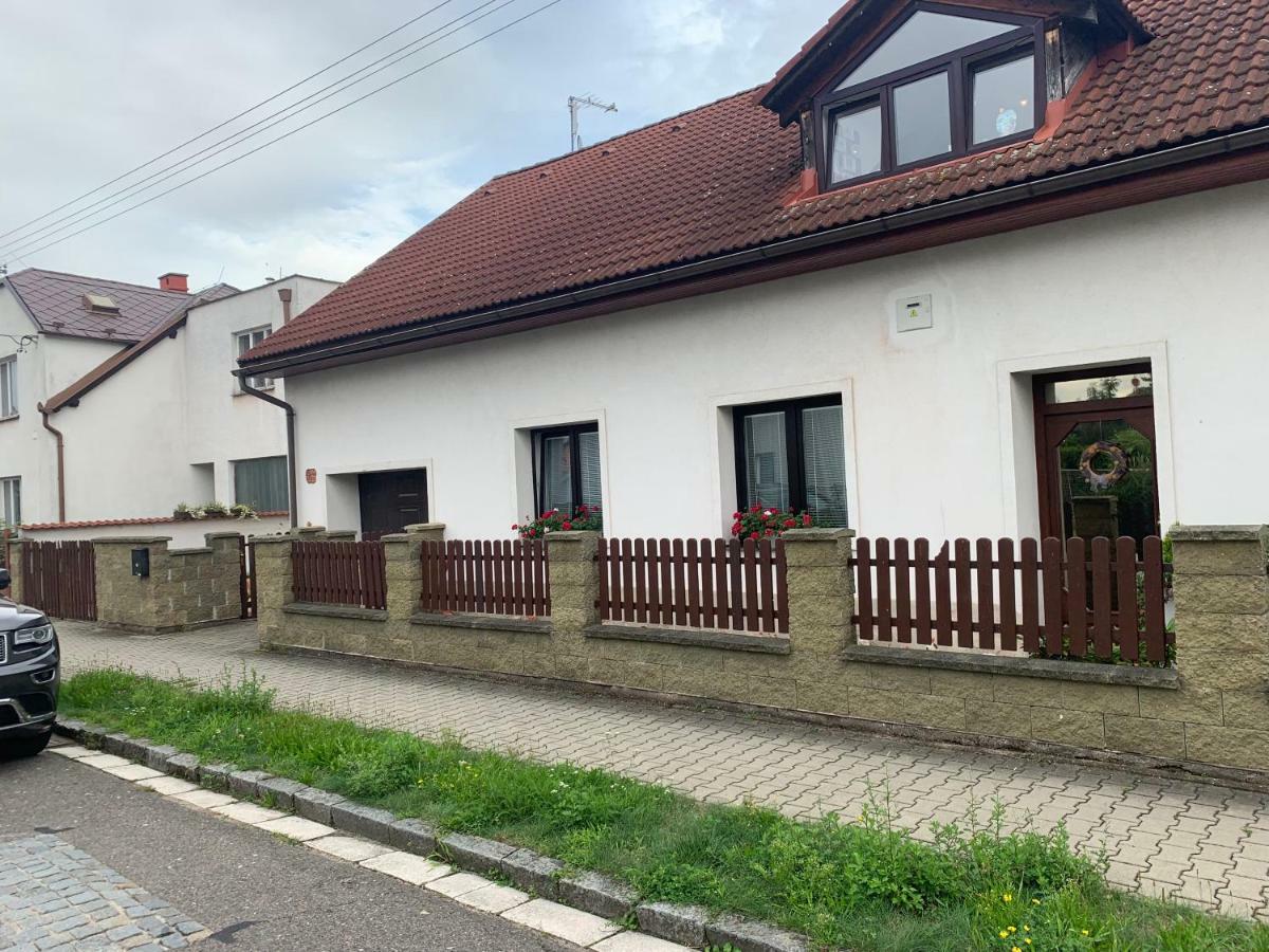 Tolarova Apartmán Pardubice Exterior foto