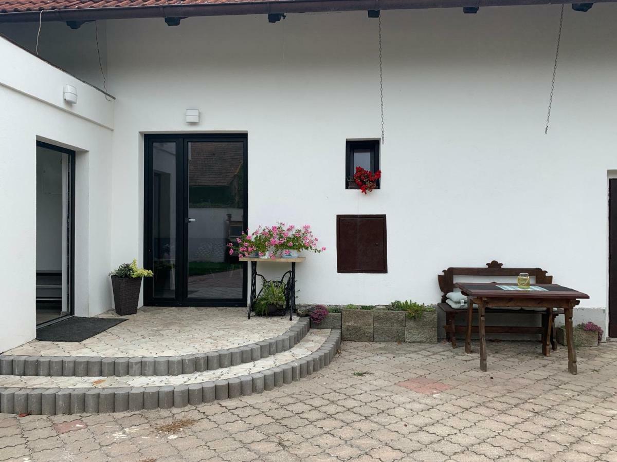 Tolarova Apartmán Pardubice Exterior foto